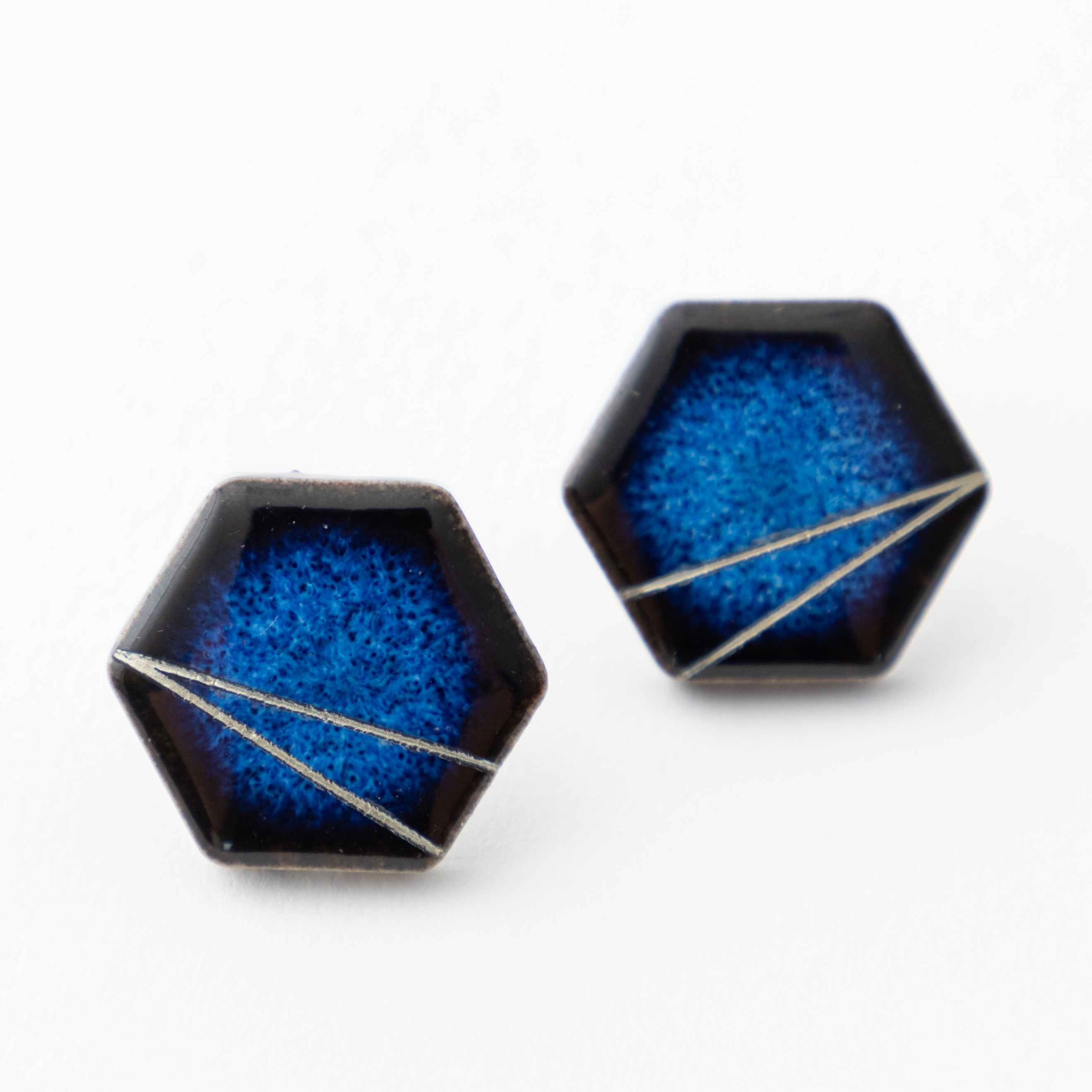 美濃焼陶器×彫刻【carve】斜映 ピアス／イヤリング｜藍