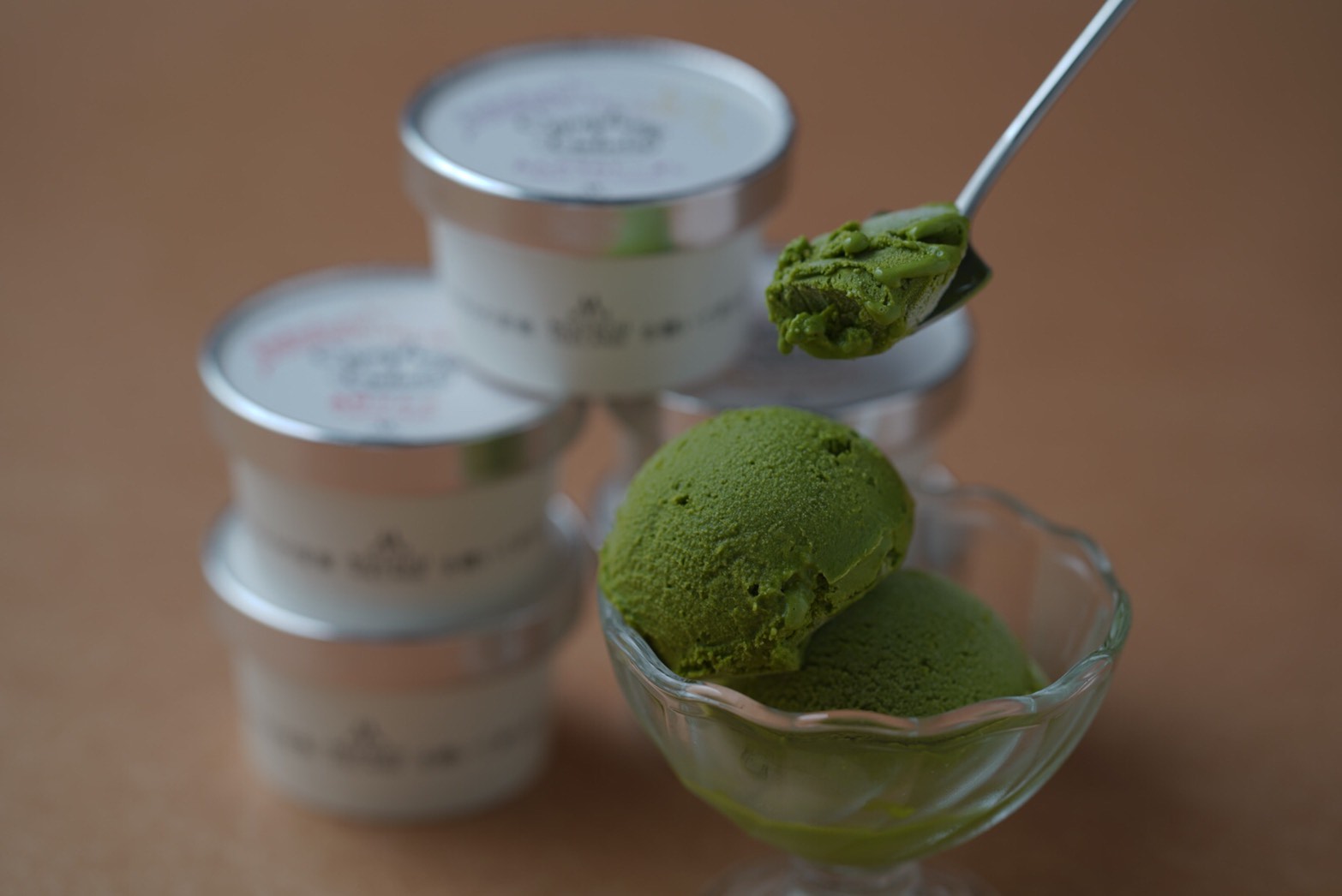 素材の味にこだわったプレミアムジェラート　8個入