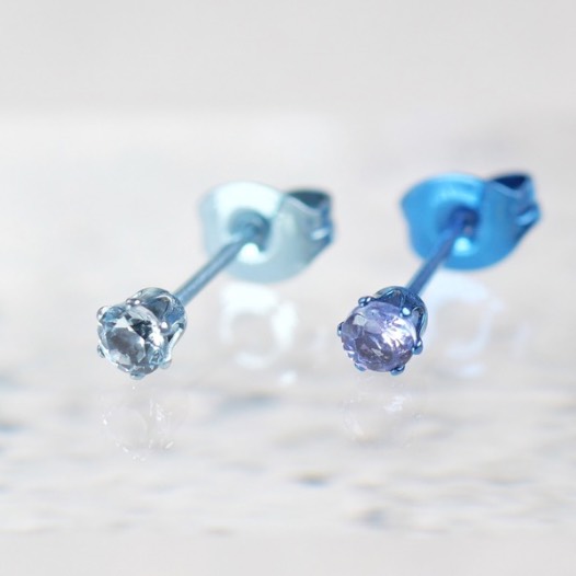 チタン製ピアス　結　両耳用