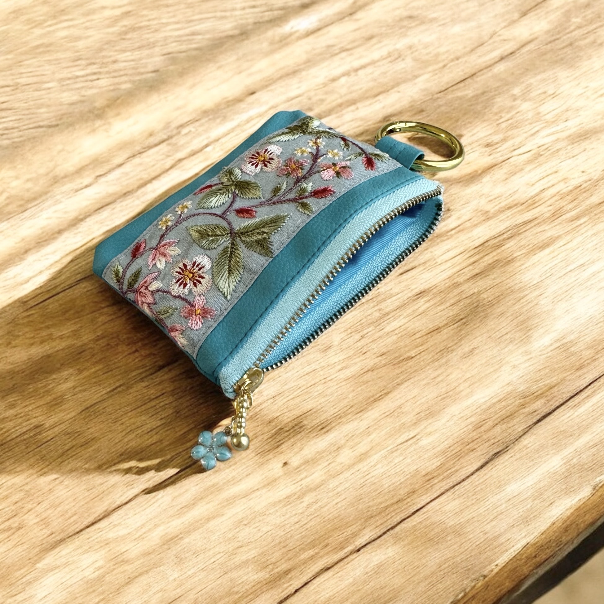 インド刺繍×エコレザー　ミニポーチ（流れるお花）