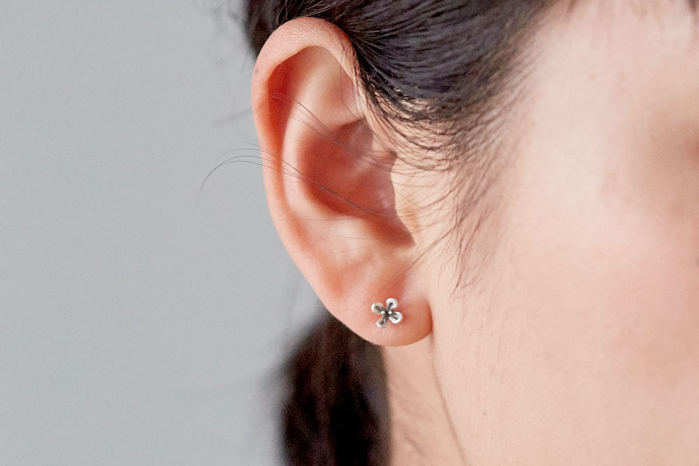 〔sv925〕キンモクセイのシルバーピアス<片耳>