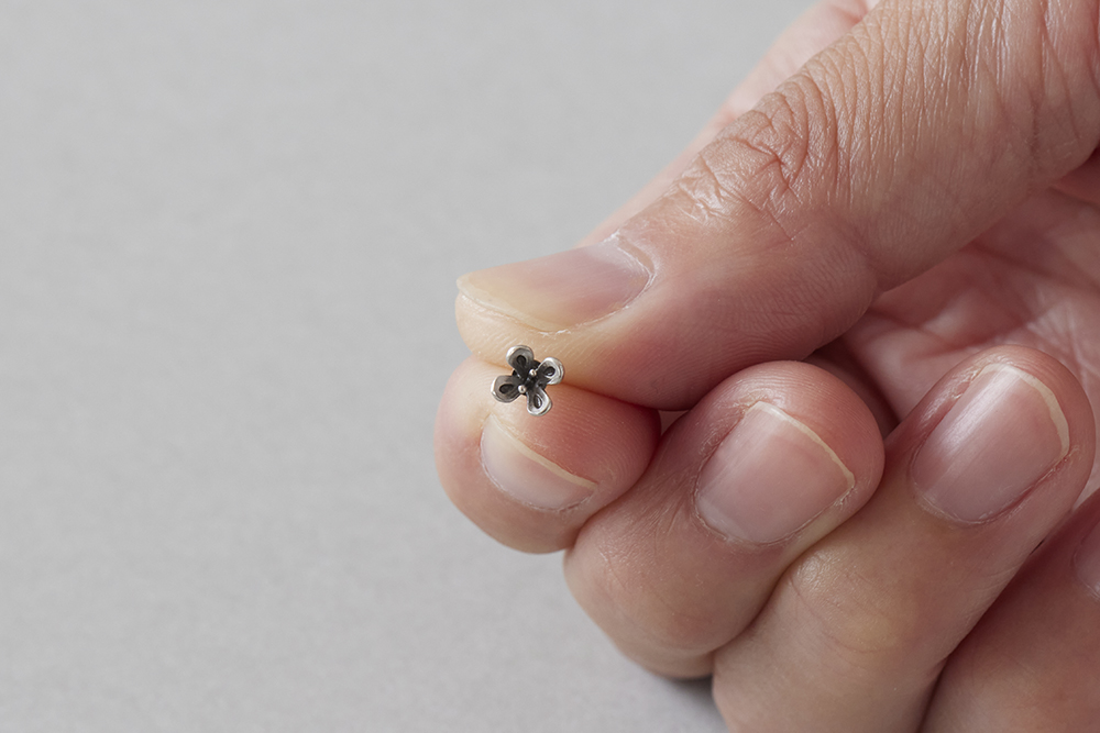 〔sv925〕キンモクセイのシルバーピアス<片耳>