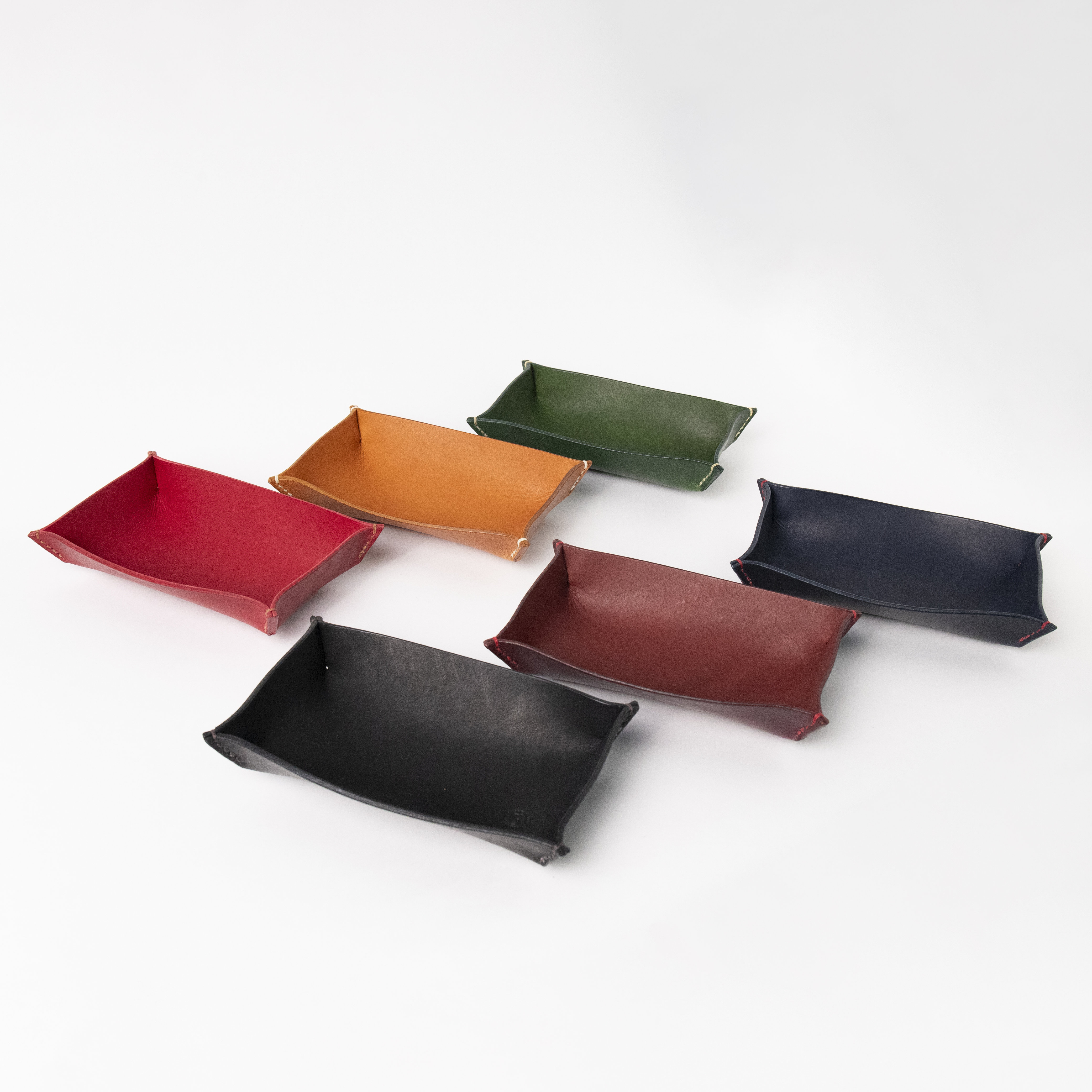 手縫いの 本革 トレー　(6色より選べる)