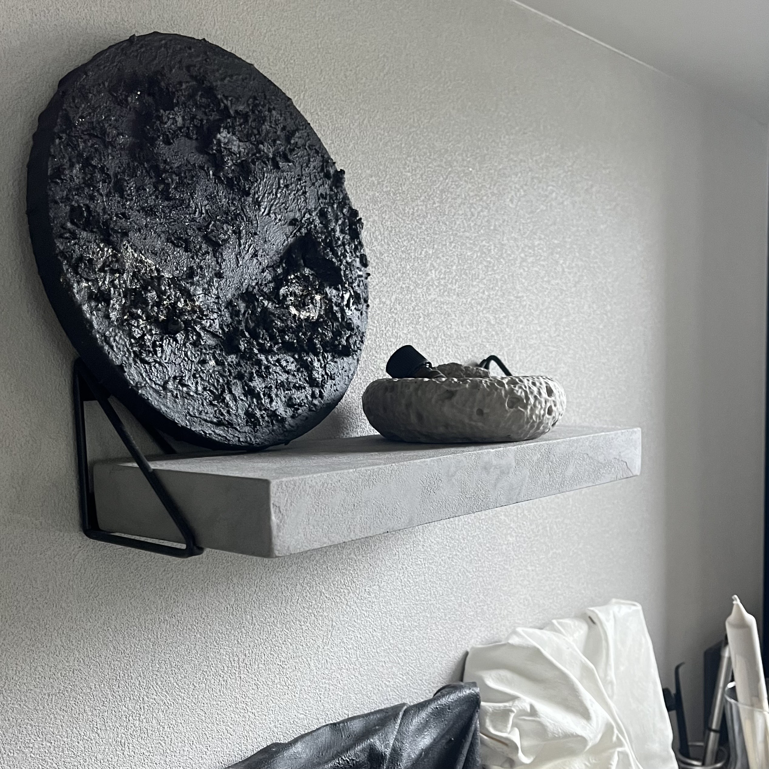 札幌軟石粉のアートパネル moon/グレーorブラック