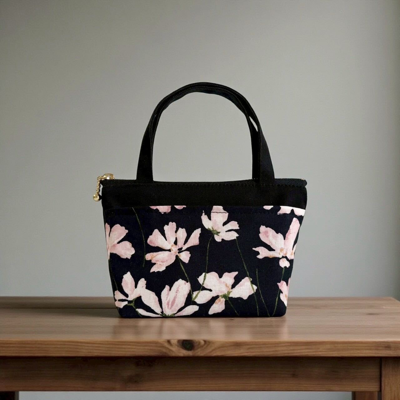 持ち手付きミニポーチ/フラワーブラック