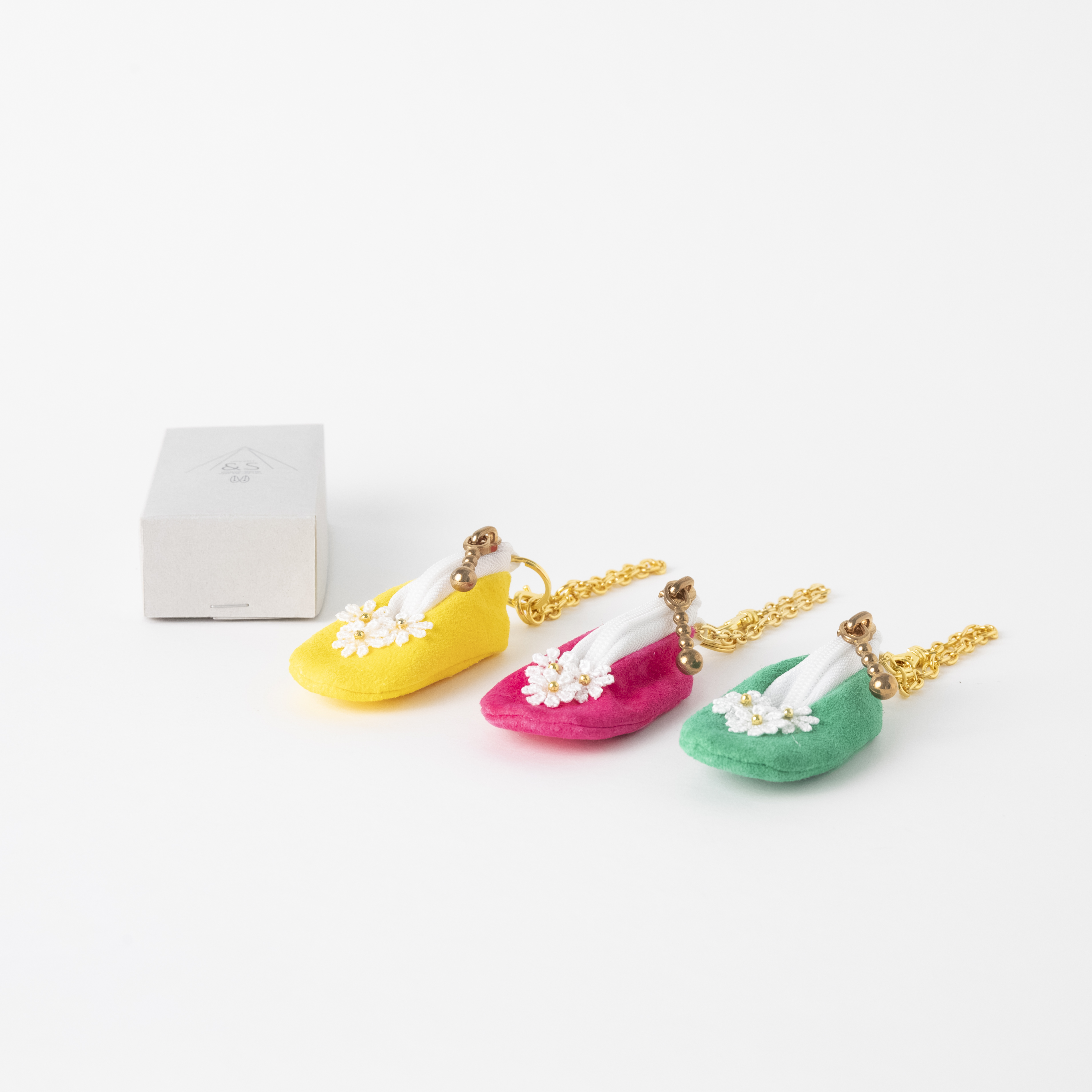 色が選べる小さな靴のバッグチャーム