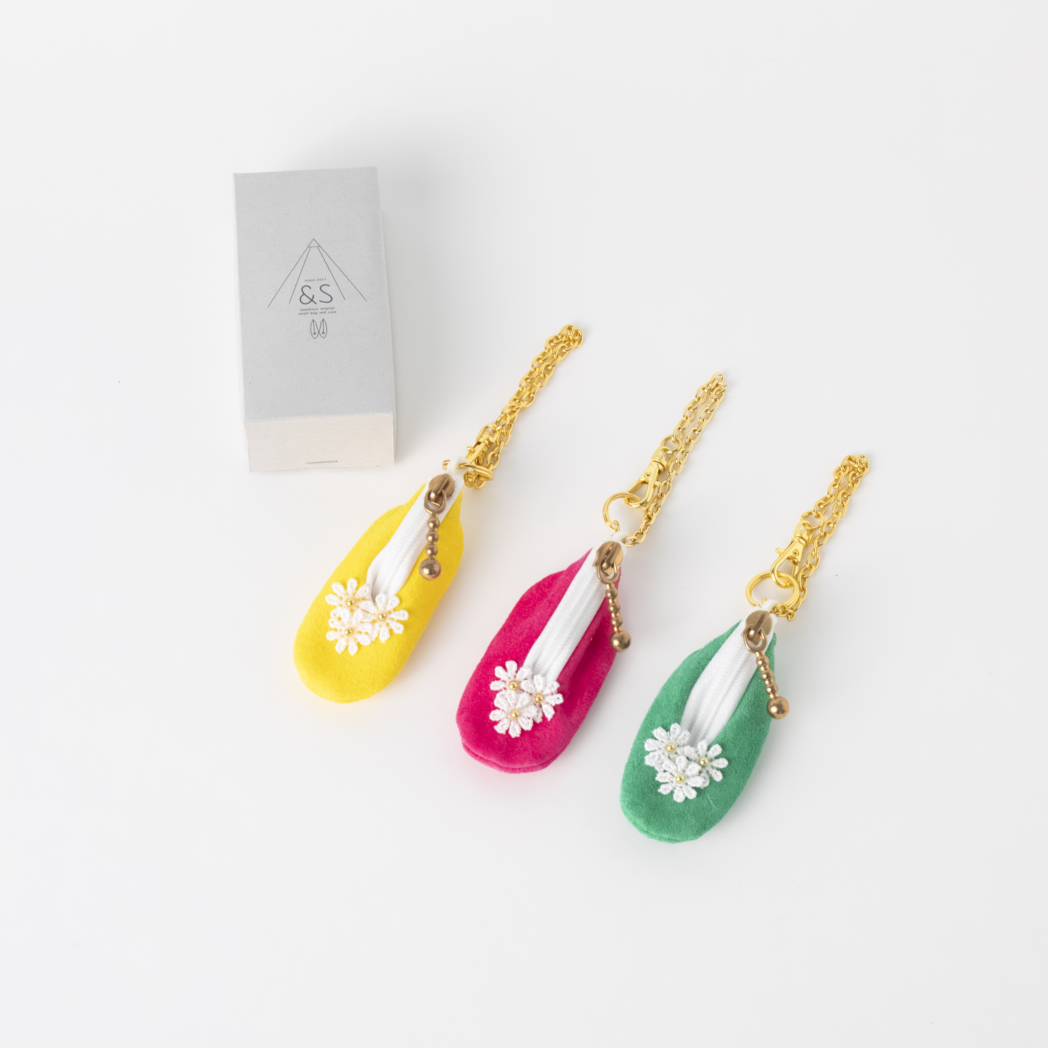 色が選べる小さな靴のバッグチャーム