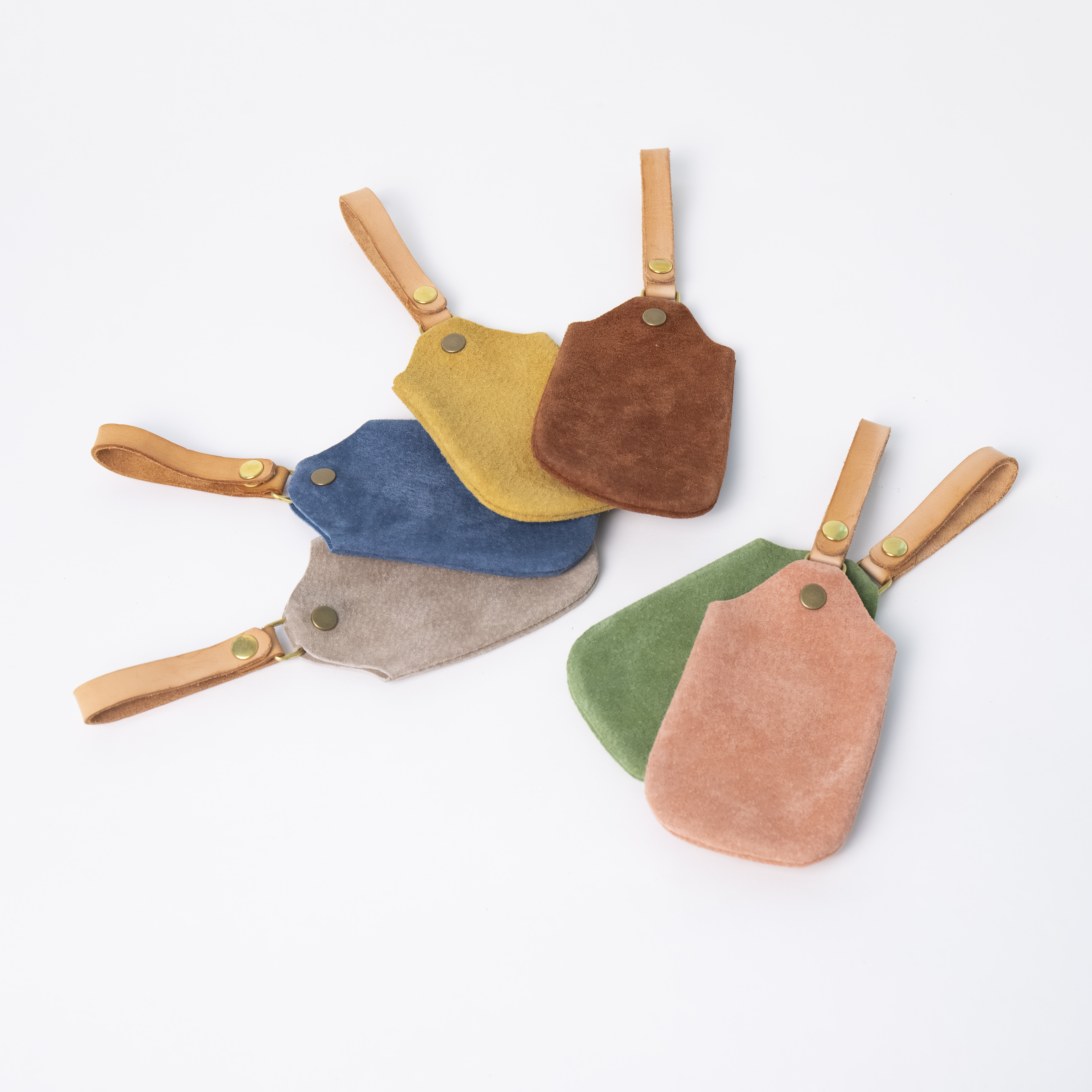 スエードぶた革【パスケース/ストラップ付き】選べる６色　柔らかく滑らかな触り心地のパスケースです