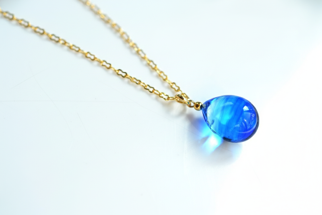 ブルーネックレス＊ゴールドカラー