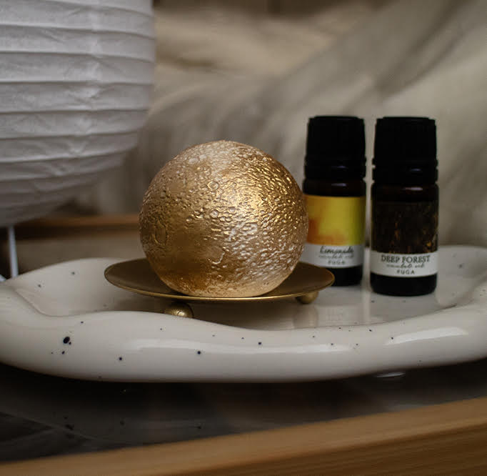 tiny moon stone | 夜を灯す 月のアロマストーンオブジェ《香るインテリア》