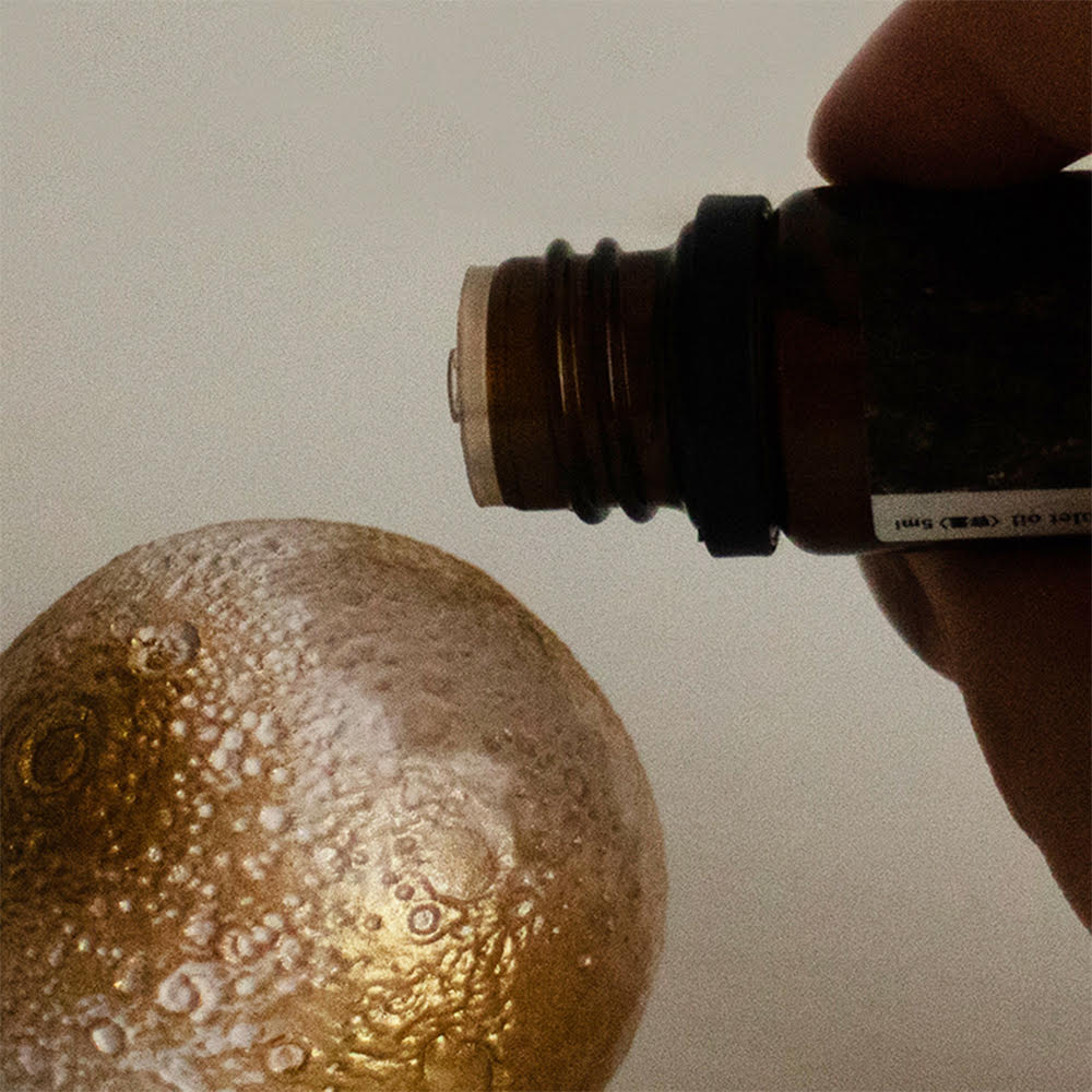 tiny moon stone | 夜を灯す 月のアロマストーンオブジェ《香るインテリア》