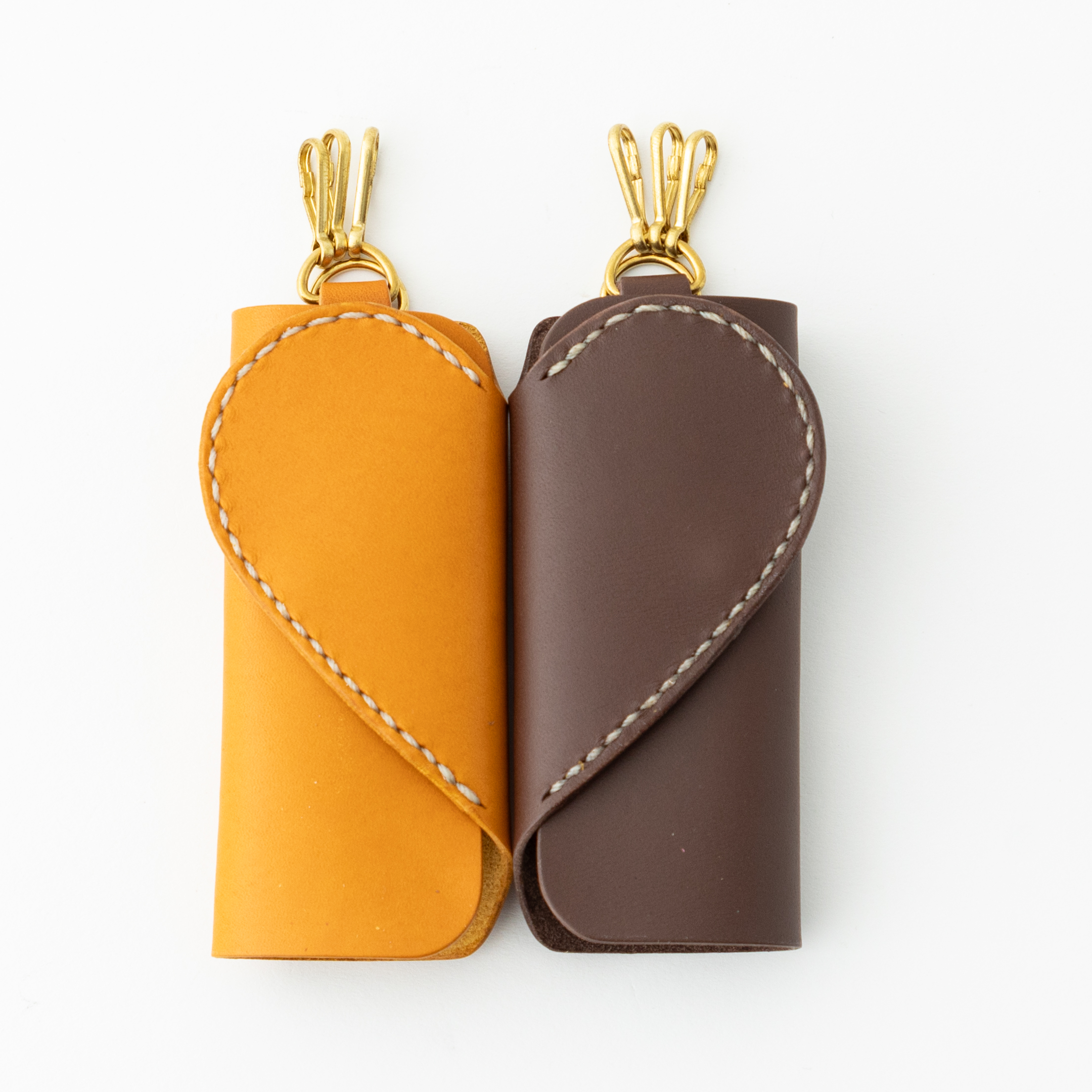 お揃いで使いたい ハートデザインの本革ペアキーケース