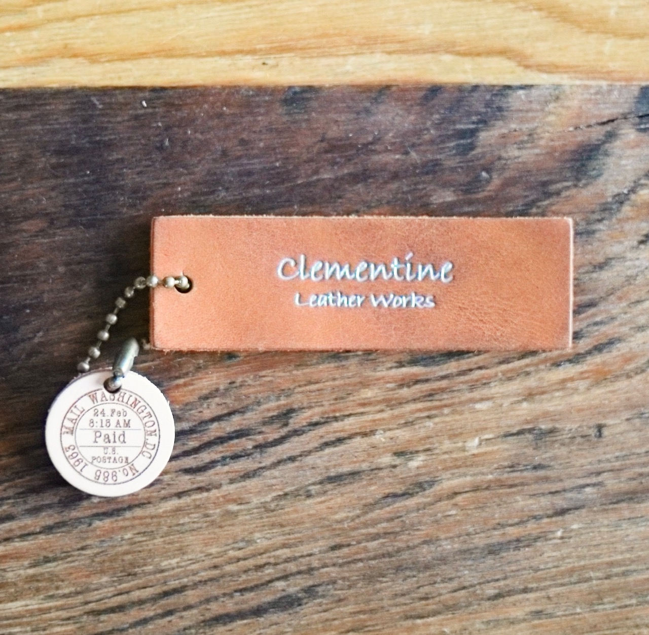 真鍮玉とオイルレザーのブックカバー