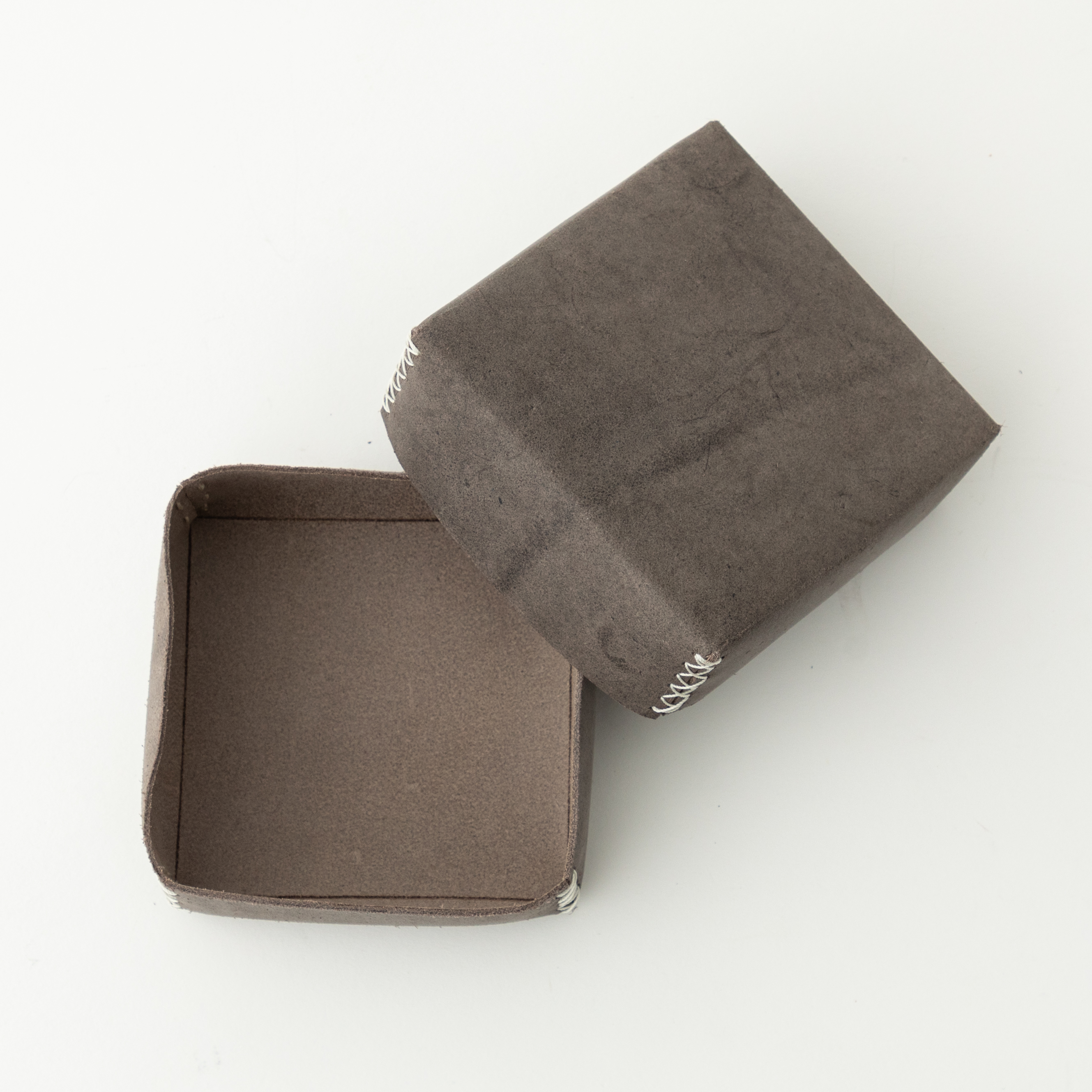 毎日に寄り添う、手まりレザーボックス