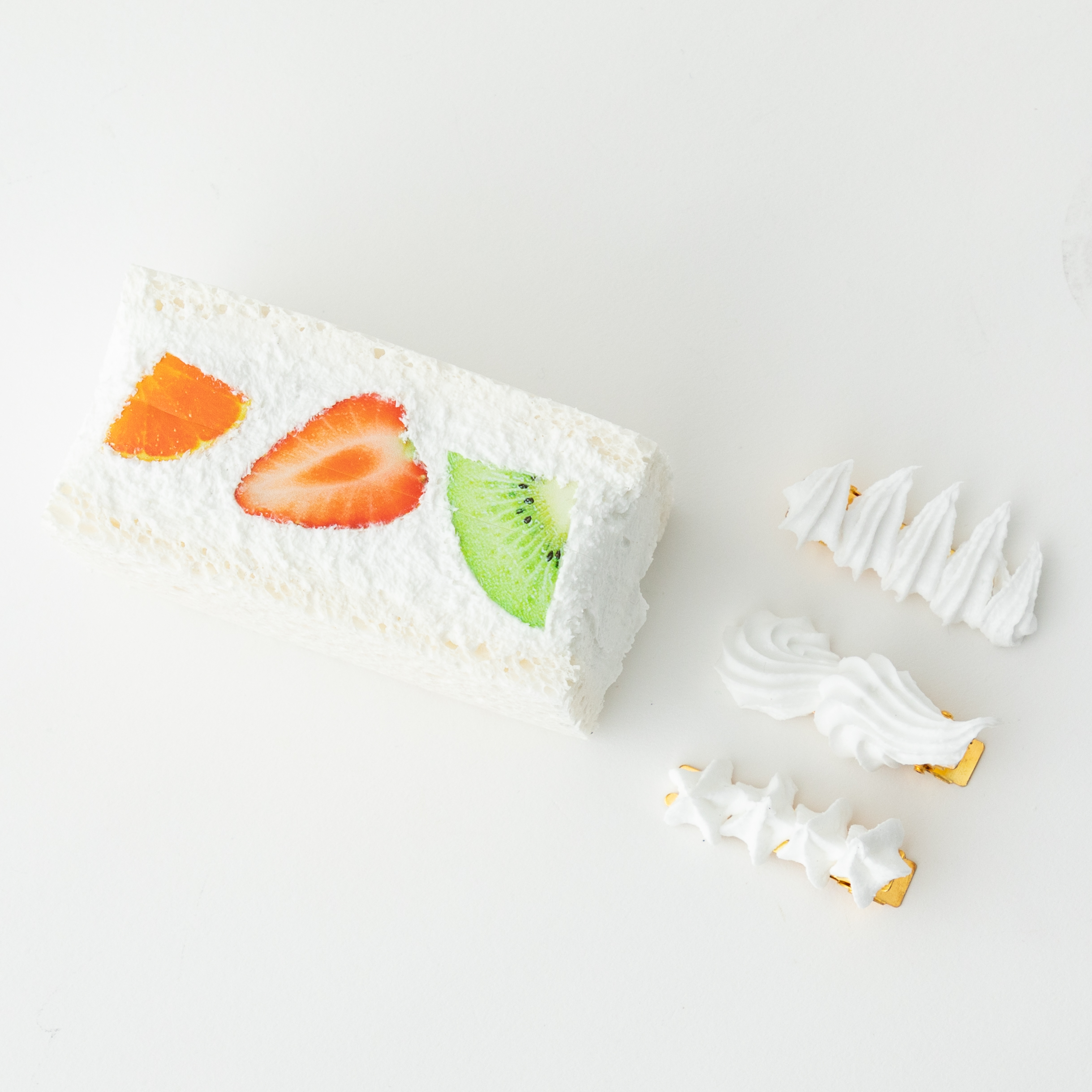 【ヘアピン】クリーム3点＆【ポーチ】フルーツサンド（みかん・苺・キウイ）1点　合計4点セット