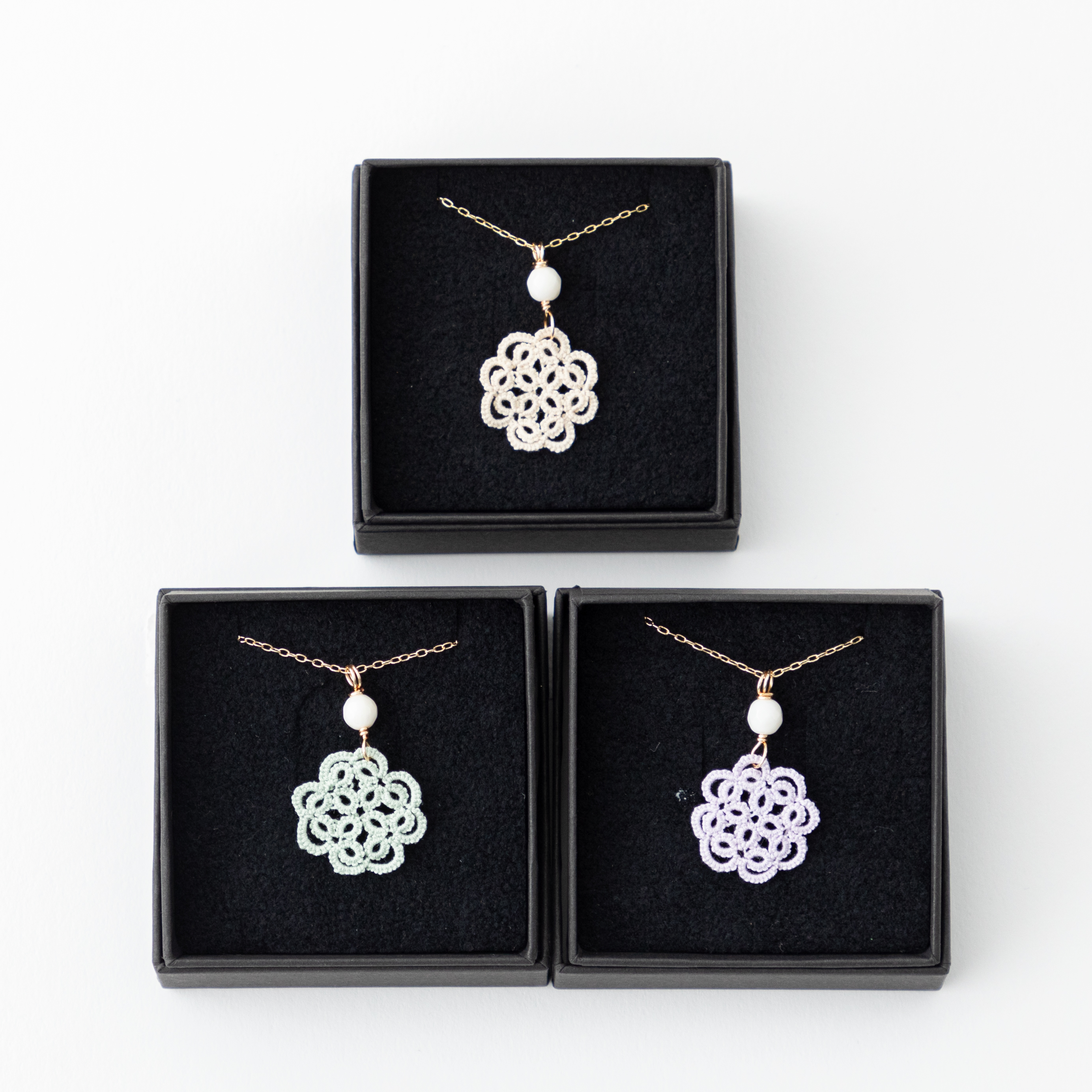 色が選べる四つ葉モチーフネックレス