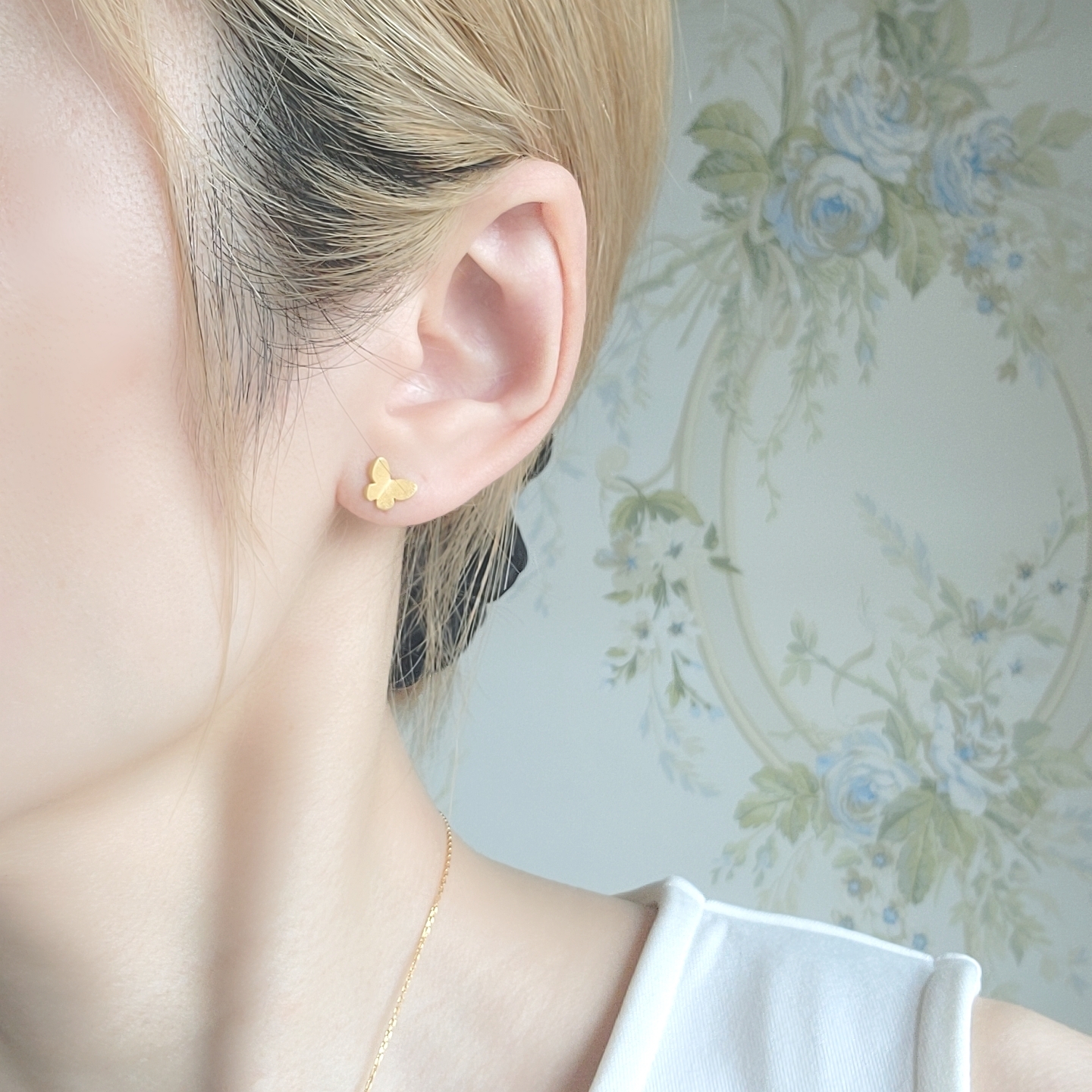 【両耳】小さな蝶のスタッドピアス　ちょうちょ