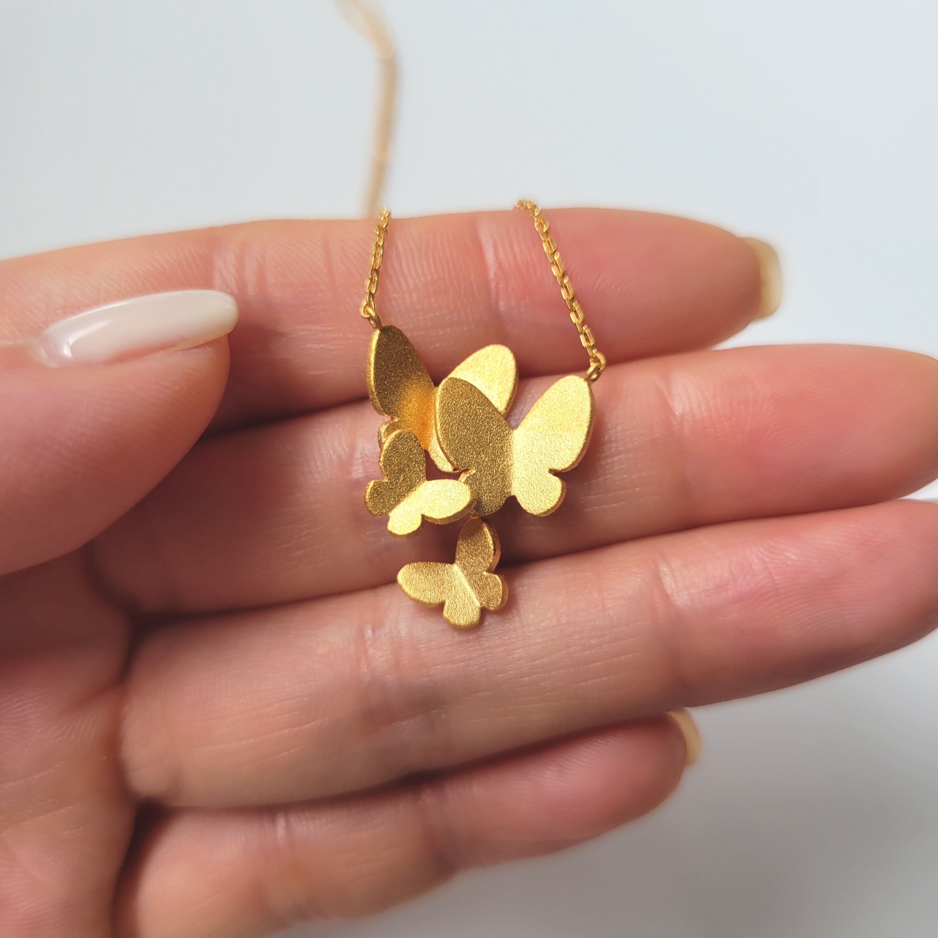 花に集まる蝶々 バタフライネックレス 揺れるちょうちょ