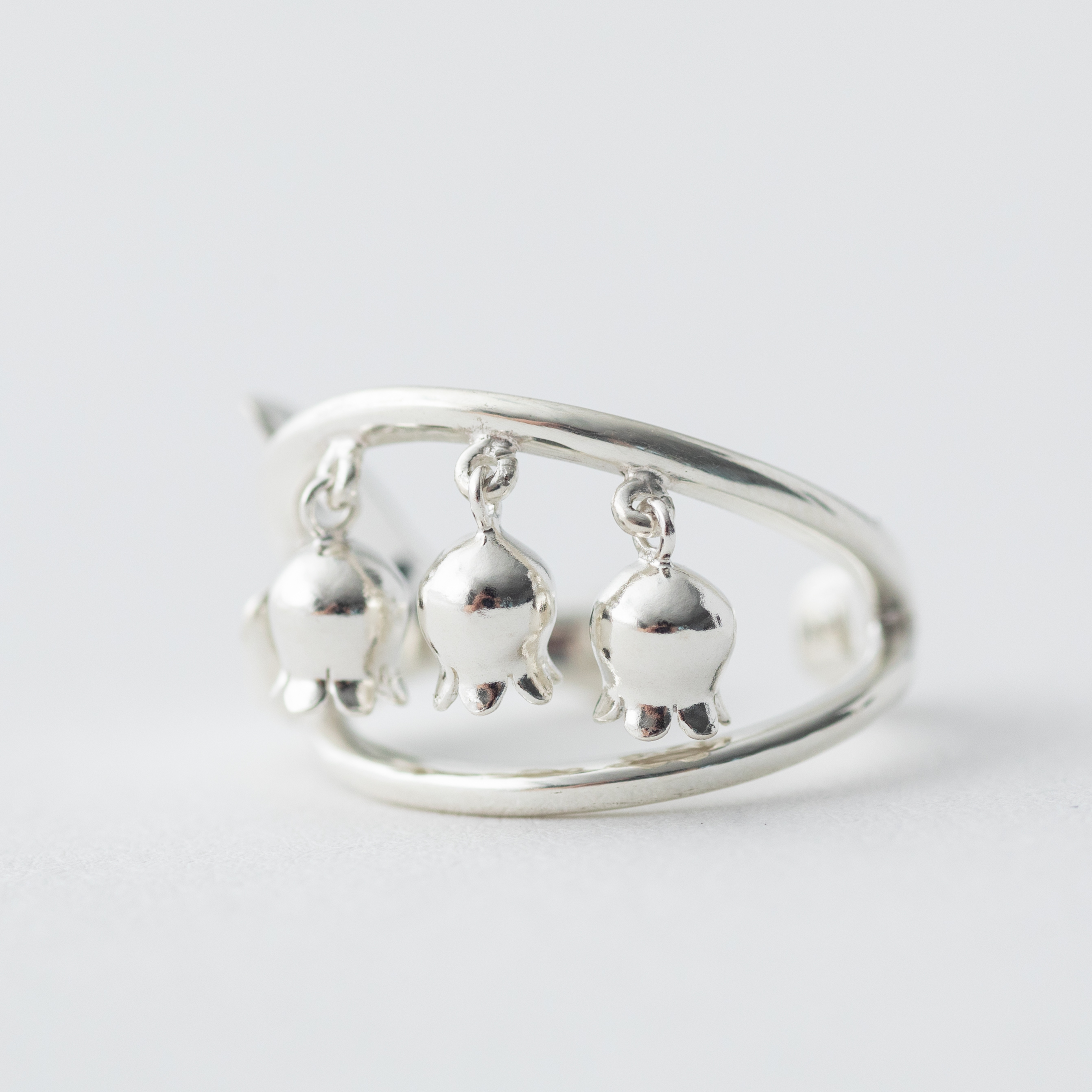 そよ風に揺れるすずらんのイヤーカフ　〜Lily of the valley〜♬　【左耳用】