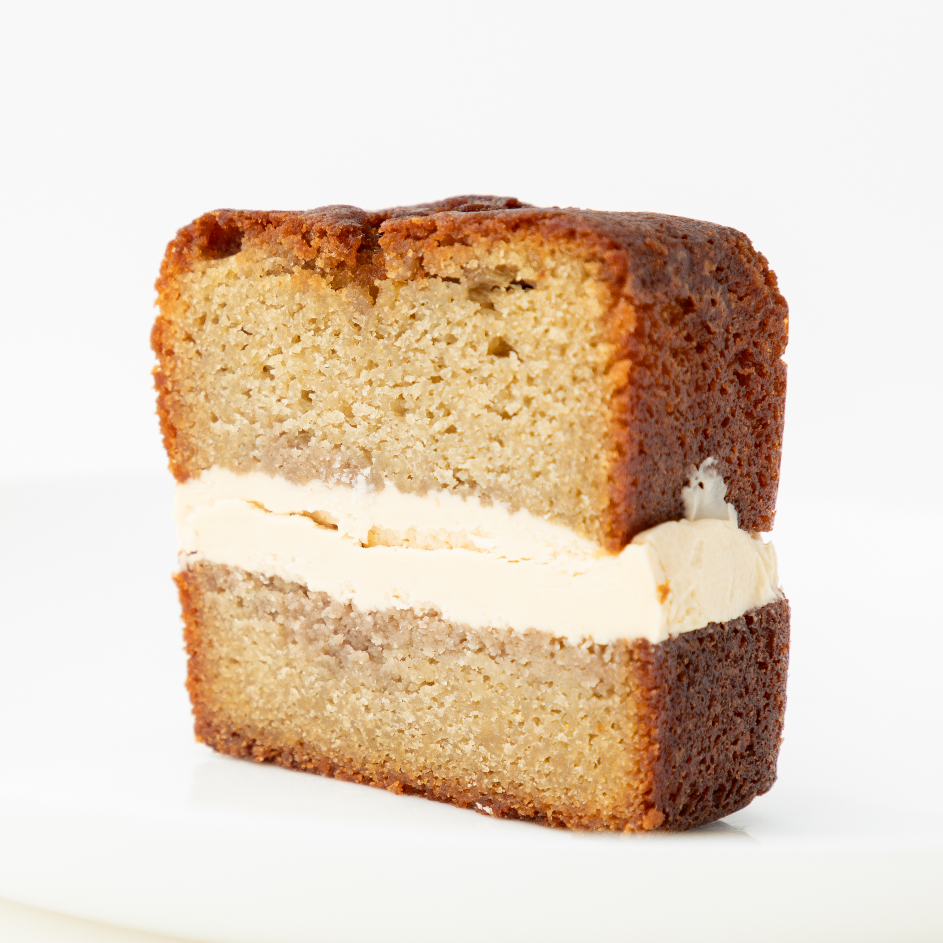 鹿児島ワインのケーキ「赤×白」バタークリームケーキ！赤白各１本ずつお届け