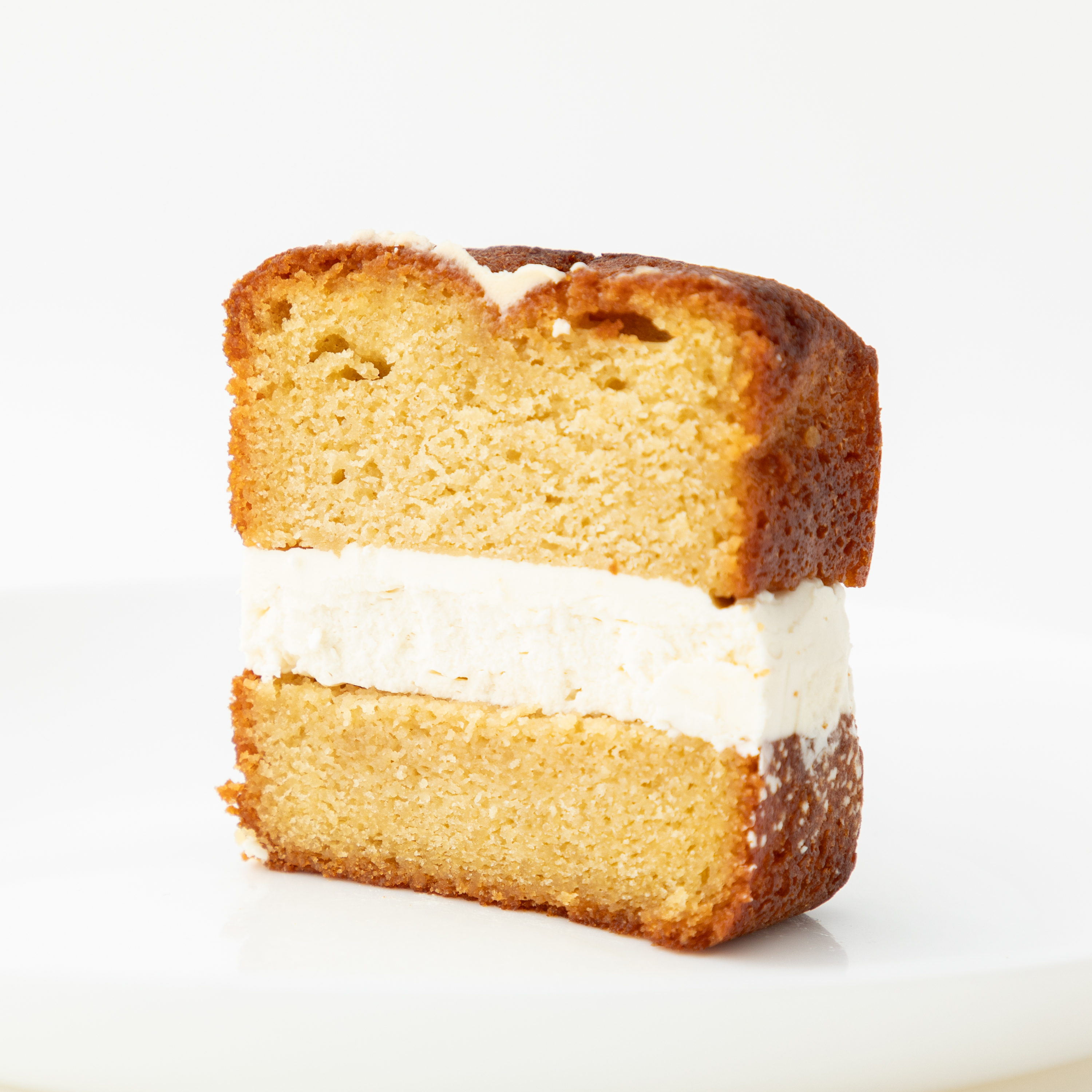 鹿児島ワインのケーキ「赤×白」バタークリームケーキ！赤白各１本ずつお届け