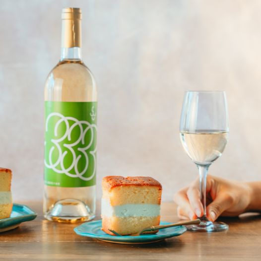 鹿児島ワインのケーキ「赤×白」バタークリームケーキ！赤白各１本ずつお届け