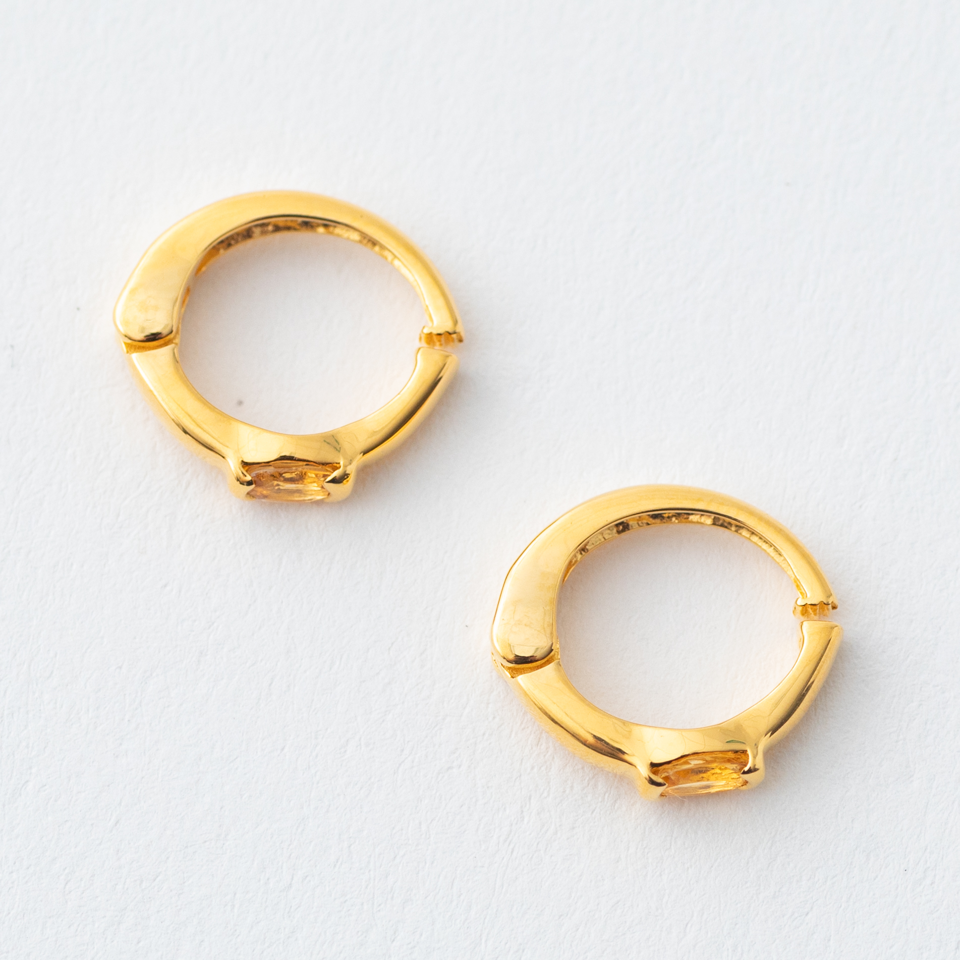 耳にやさしいイヤリング　天然石シトリン