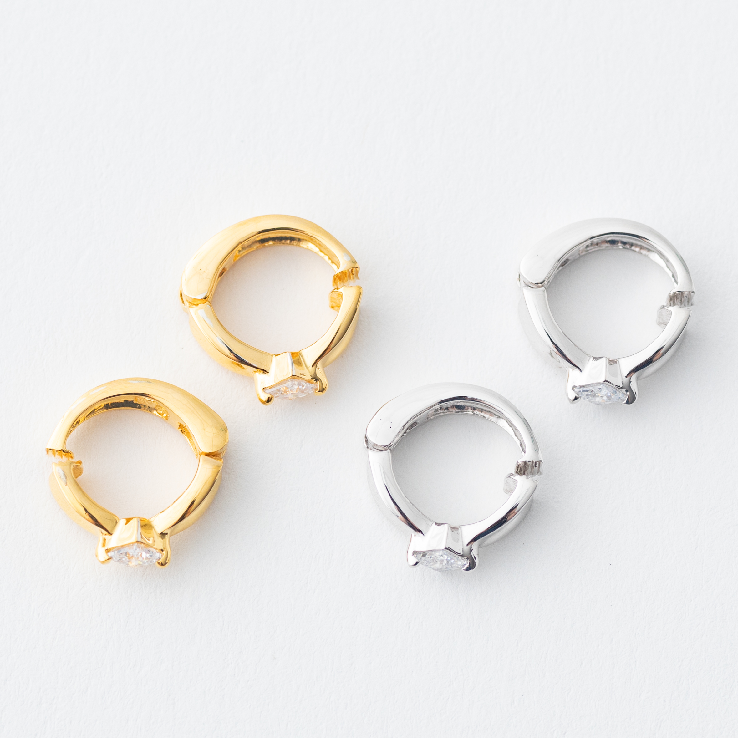 耳にやさしいイヤリング　スクエア1石