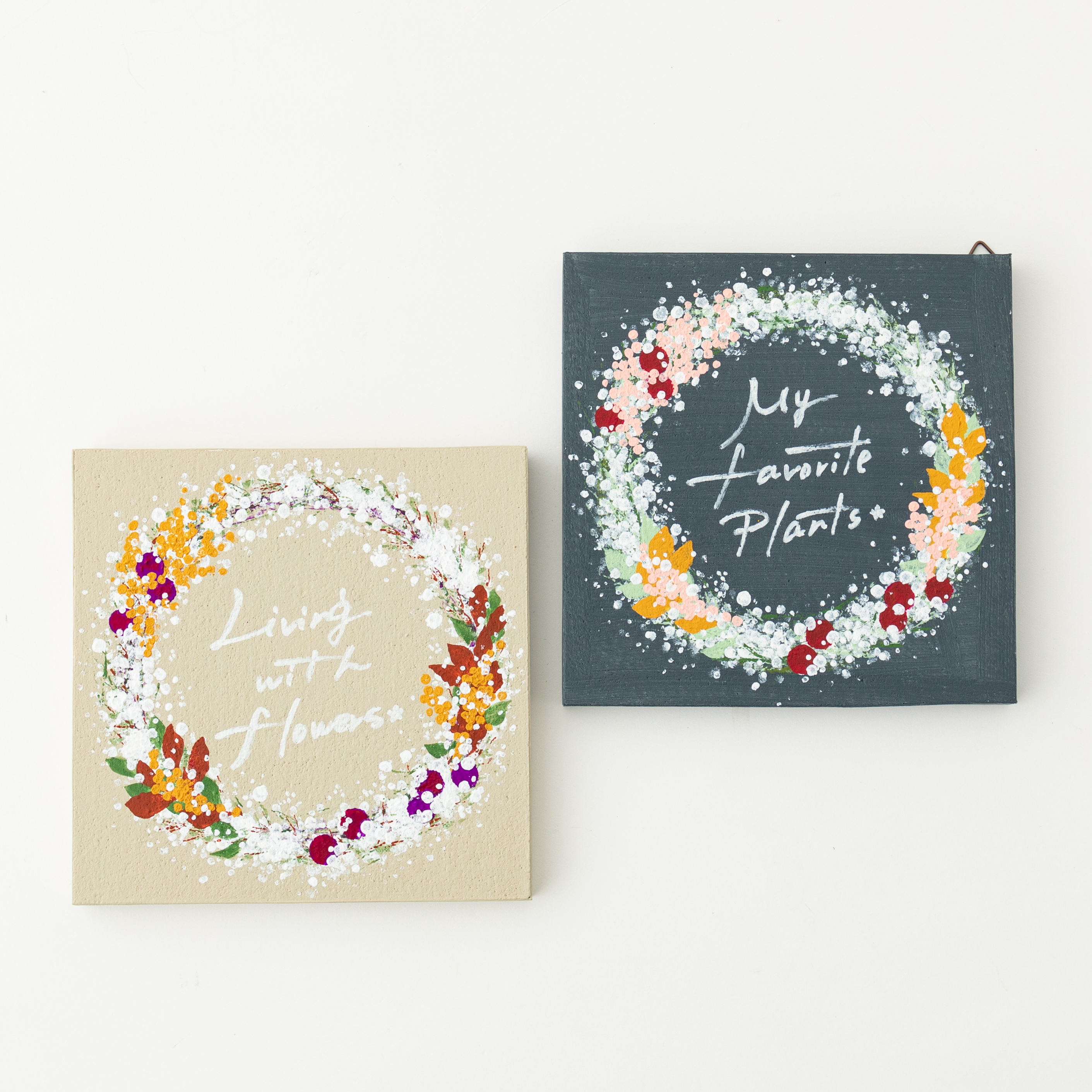 お好きな文字入れができるアートパネル「かすみそうのリース」