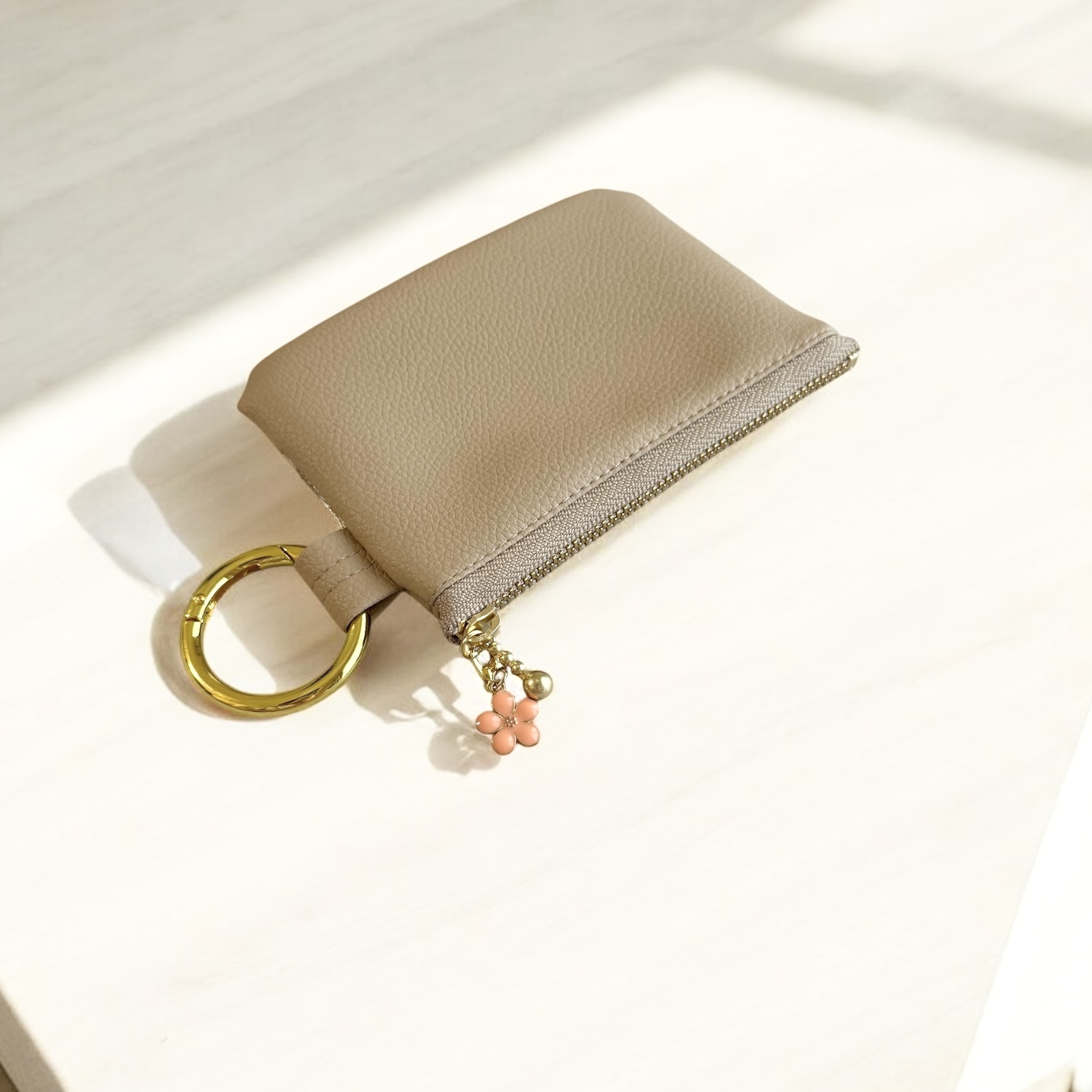 インド刺繍×エコレザー　ミニポーチ（シャンパンゴールドのお花）