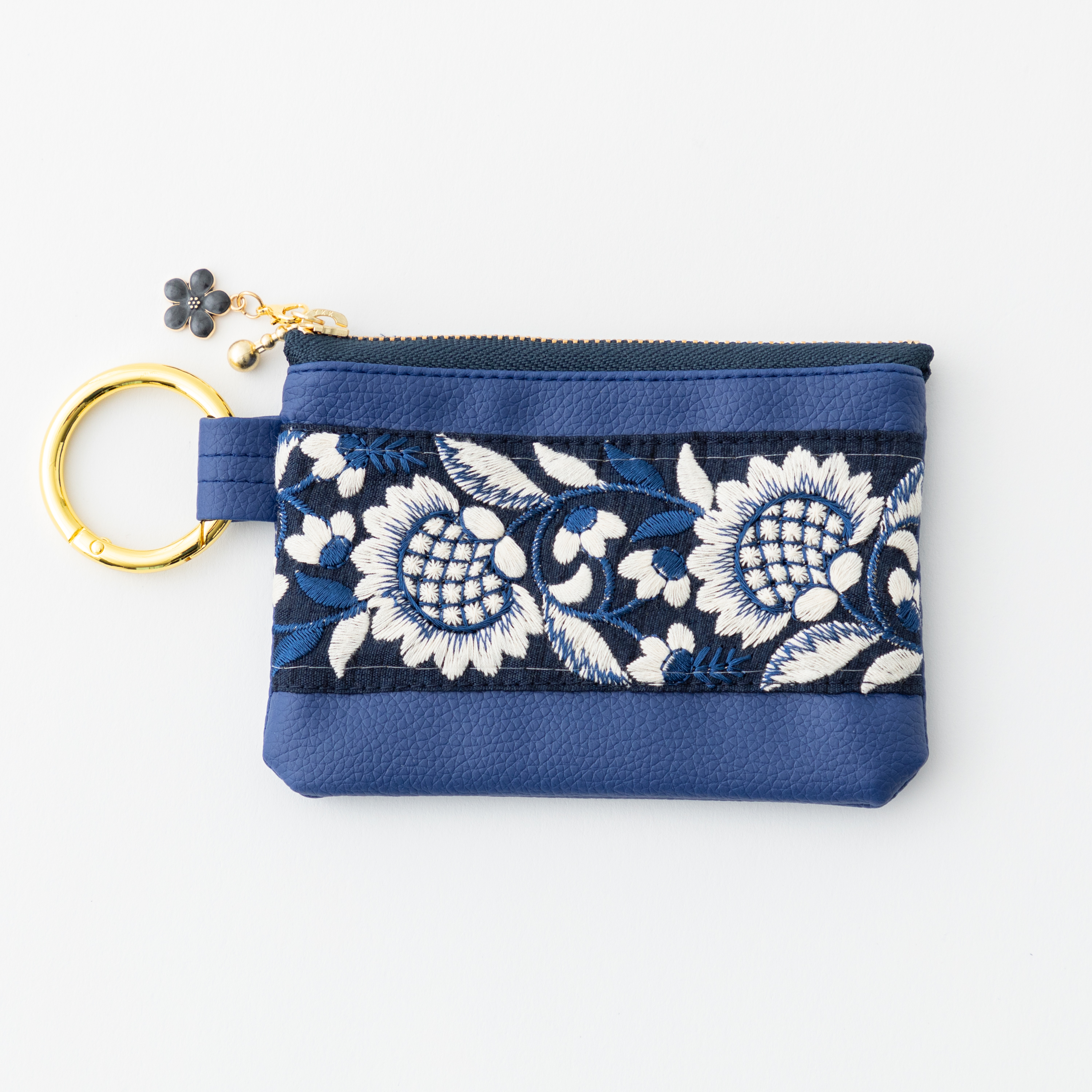 インド刺繍×エコレザー　ミニポーチ（ネイビーフラワー）