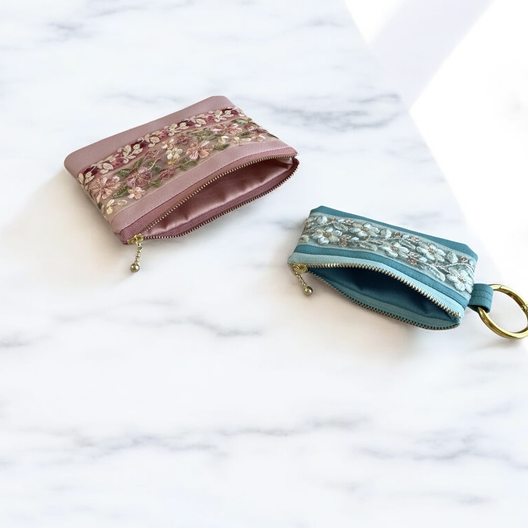 インド刺繍×エコレザー ポーチ2点セット（桜×ライトブルー）