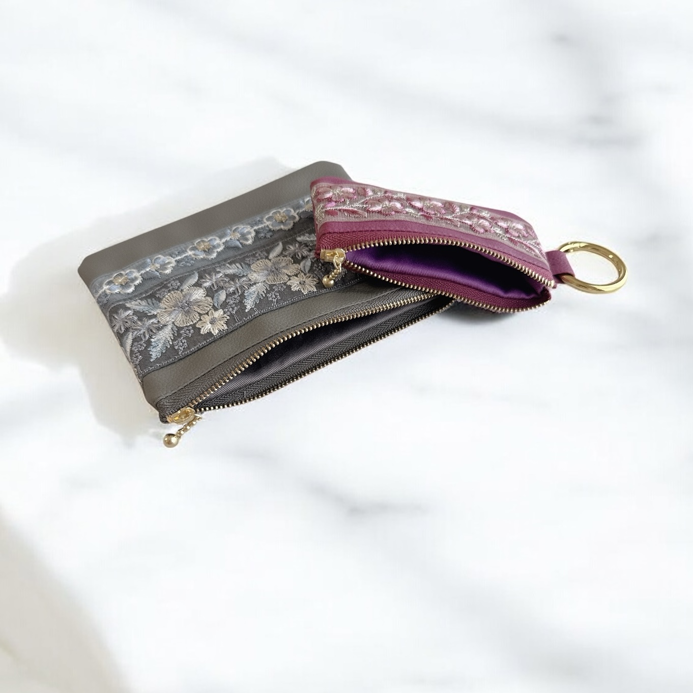 インド刺繍×エコレザー ポーチ2点セット（グレーフラワー×パープル）
