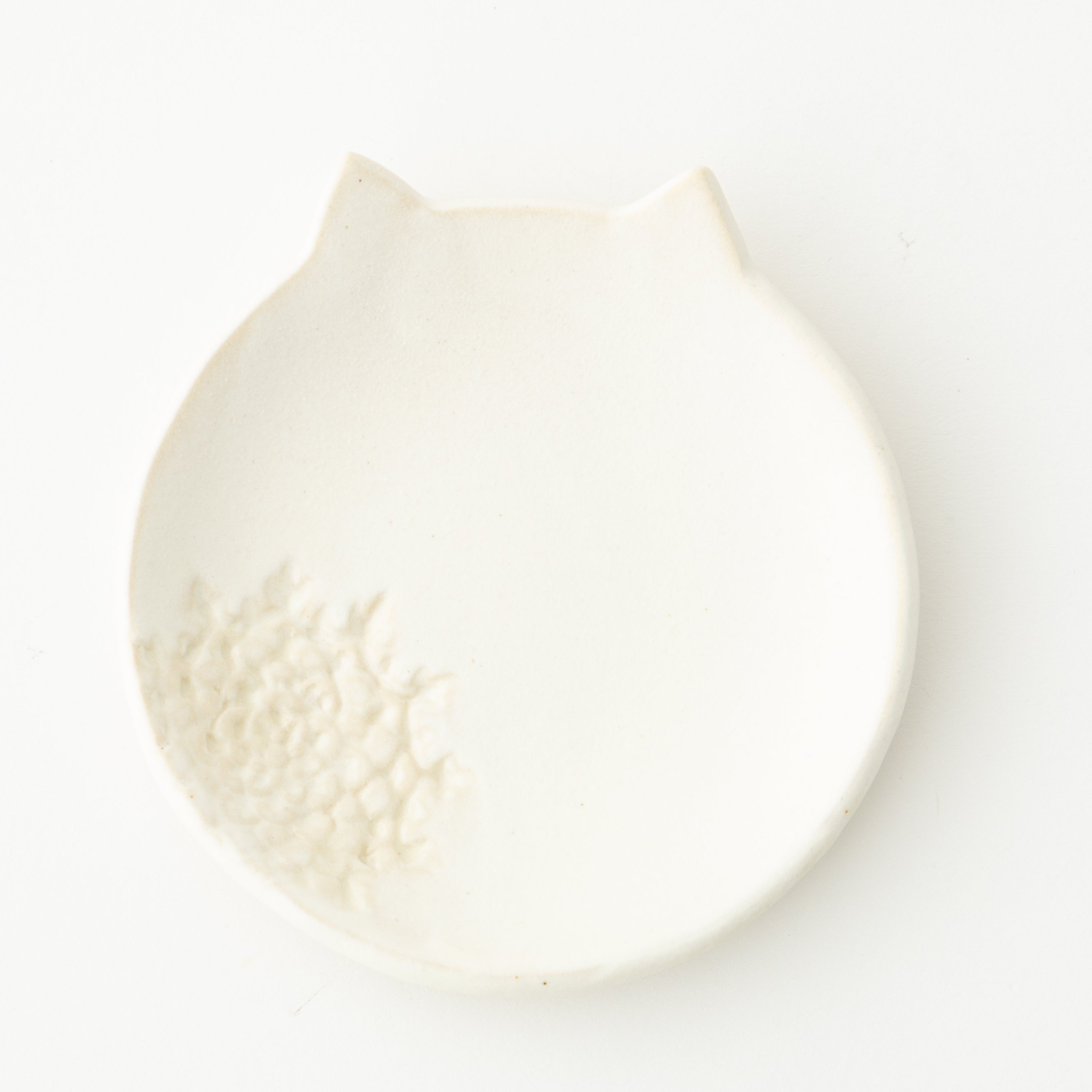 テーブルで猫を感じ心がやすらぐ猫小皿フルセット