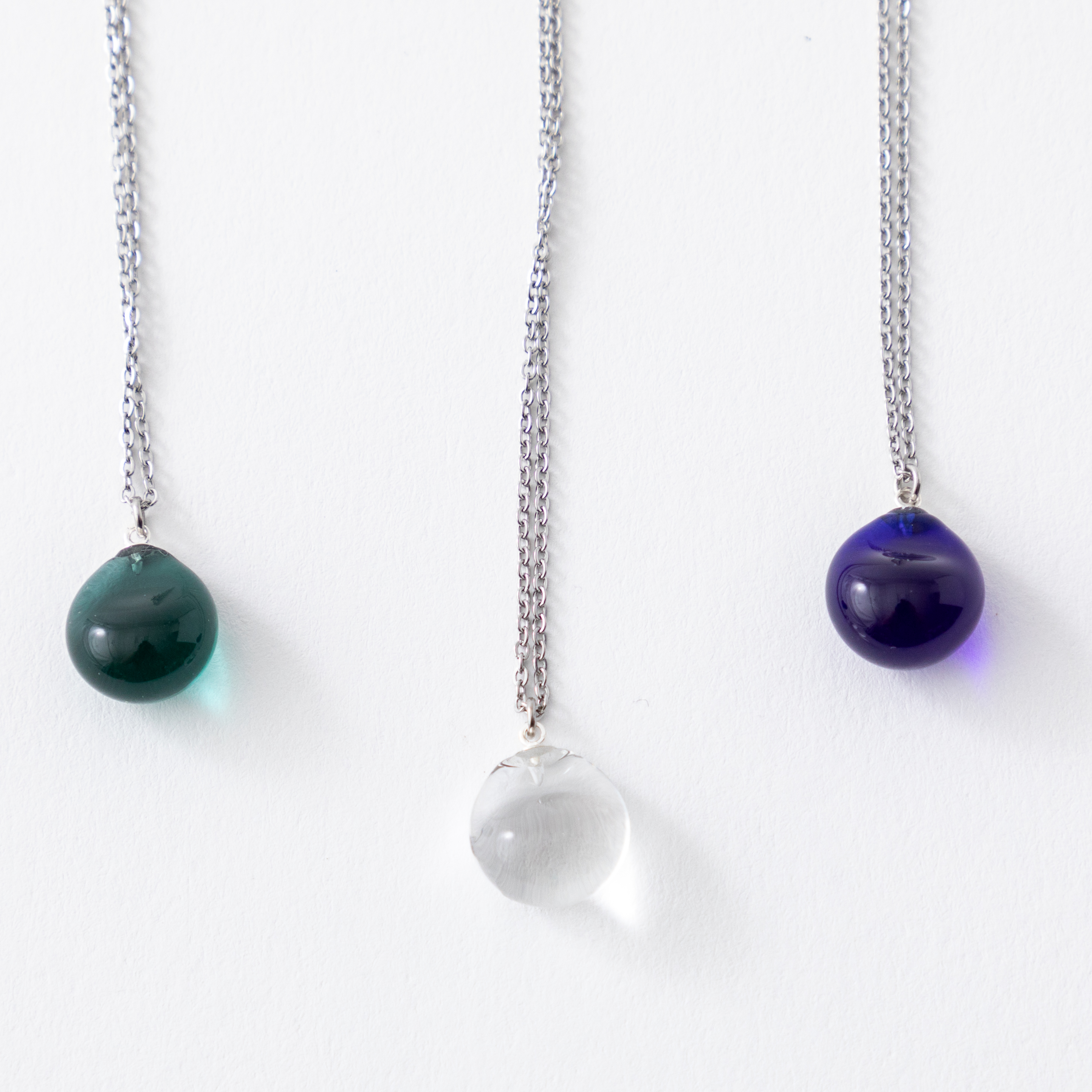 【色が選べる】ガラスのネックレス金属アレルギー対応　“Seed”