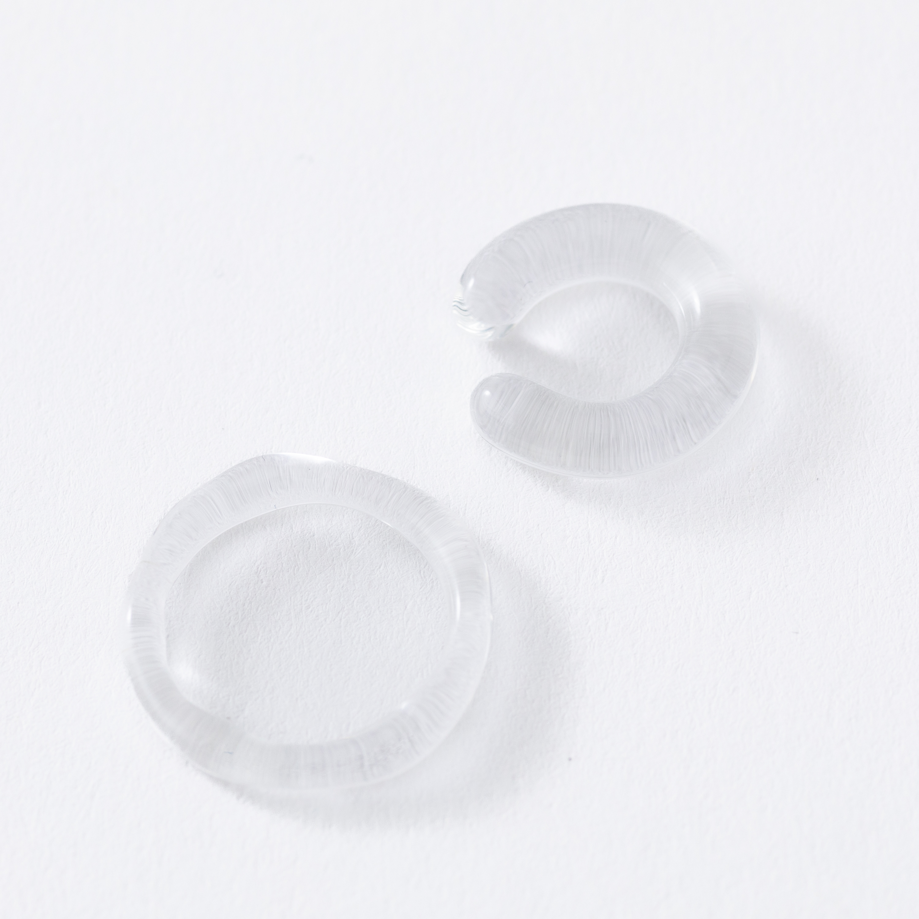 サイズが選べるガラスの指輪とイヤーカフのセット