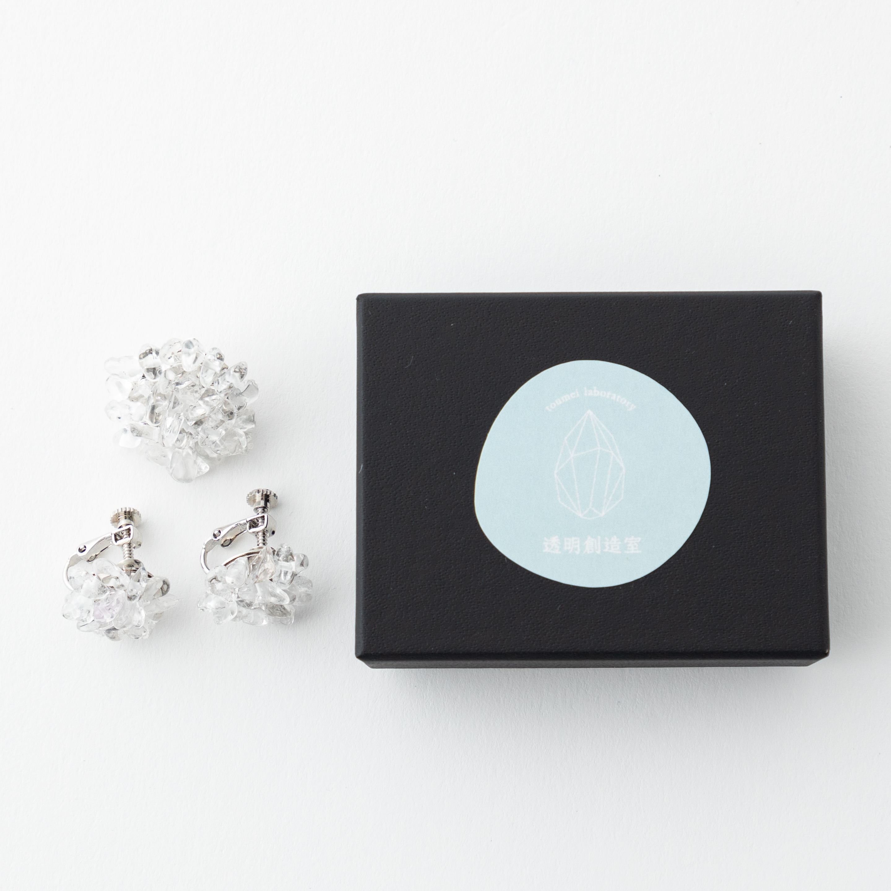 天然石〈水晶〉のブローチ＆イヤリング　BOX入り
